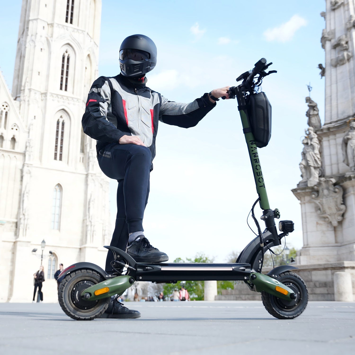 What to Know Before Buying an Electric Scooter: Range, Speed, Battery, and Safety